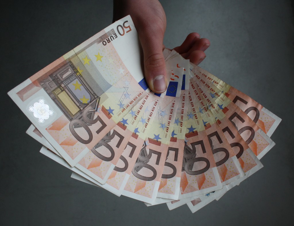 gallery/50_eurobanknoten_in_der_hand_aufgefaechert